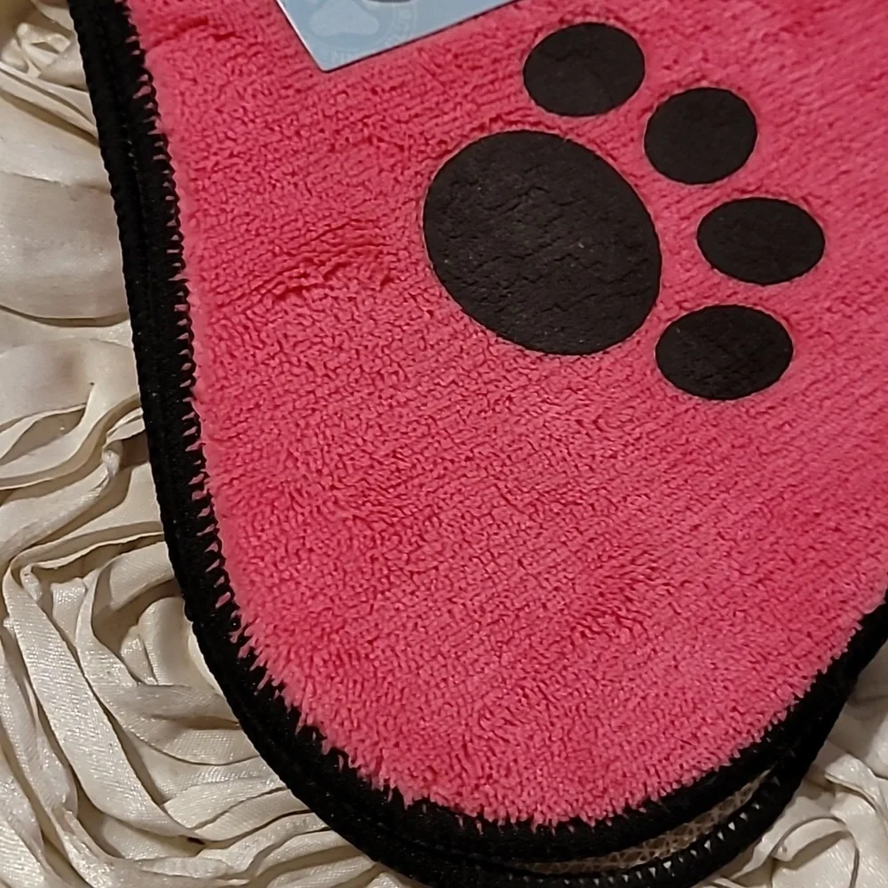 Pet Feeding Mat Non Slip Mat / Pink Cat Or Dog Placemat New.
